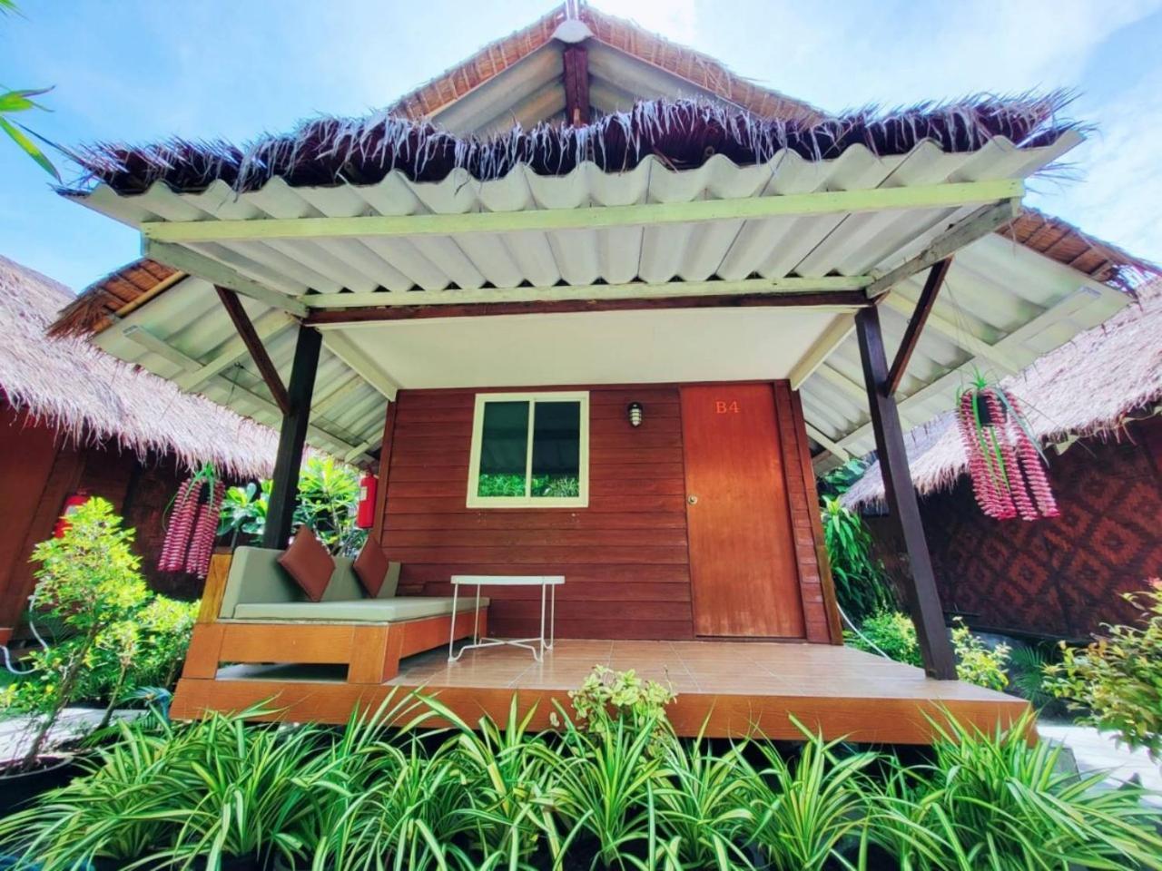 Charming Lipe Beach Resort Exterior photo