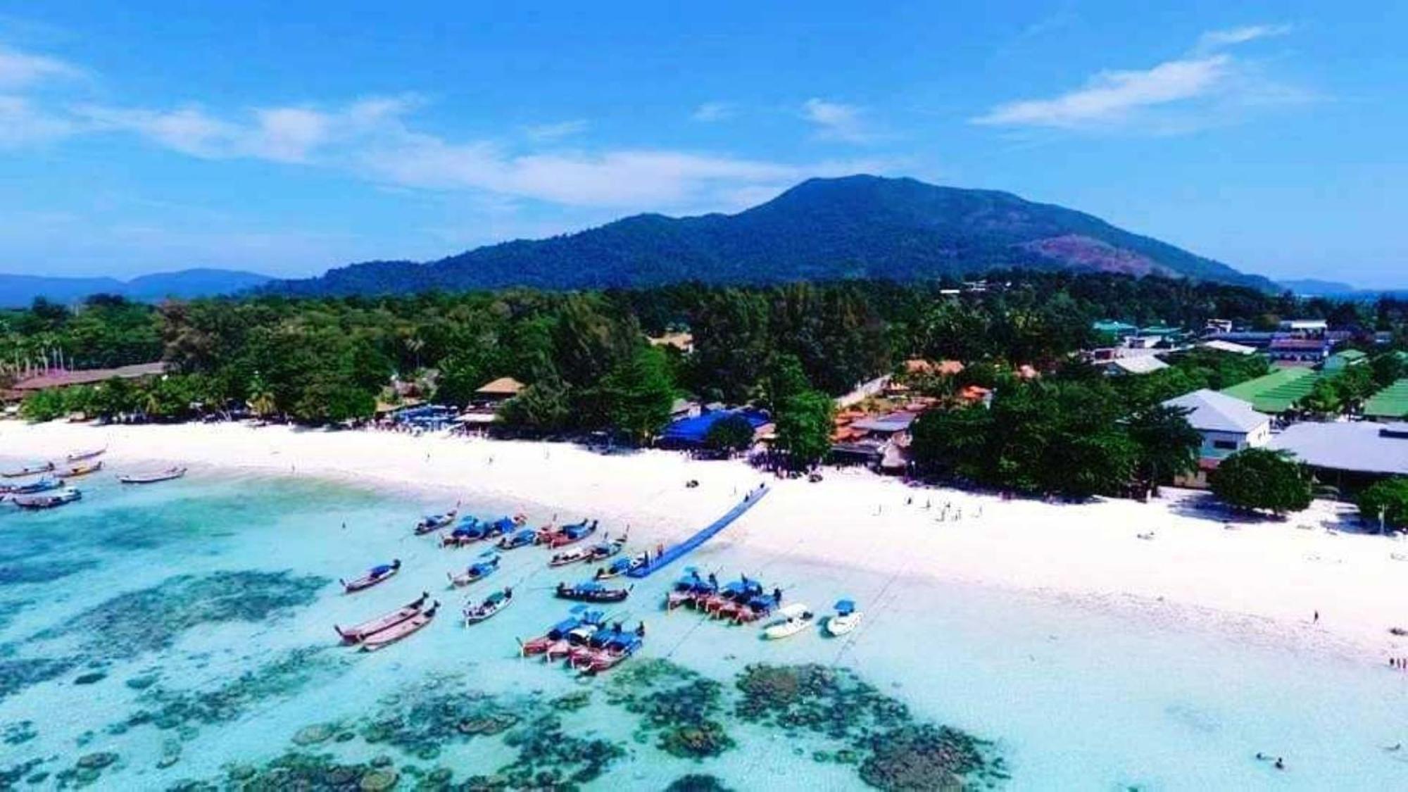 Charming Lipe Beach Resort Exterior photo