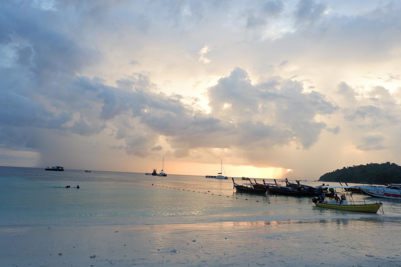 Charming Lipe Beach Resort Exterior photo