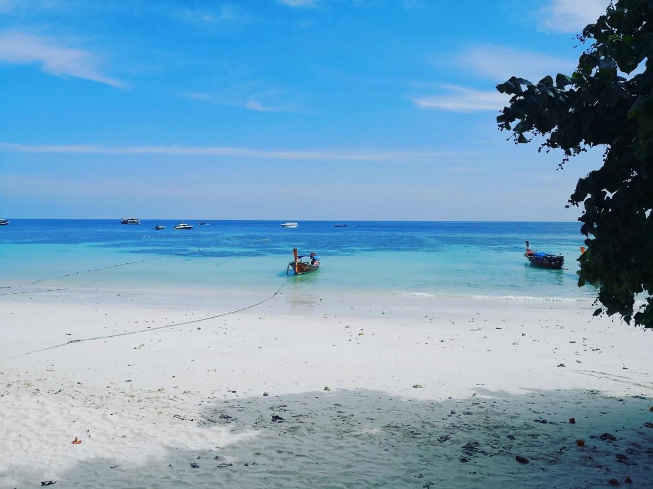 Charming Lipe Beach Resort Exterior photo