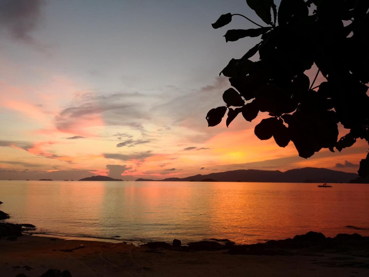 Charming Lipe Beach Resort Exterior photo